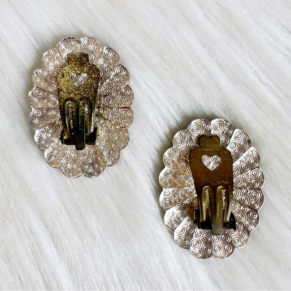 VINTAGE Scalloped Silver Oval Concho Clip Earrings • Southwestern Large Boho - Picture 3 of 5